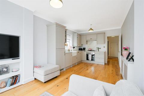 2 bedroom flat for sale, Chaucer Road, Wanstead