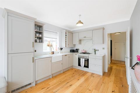 2 bedroom flat for sale, Chaucer Road, Wanstead