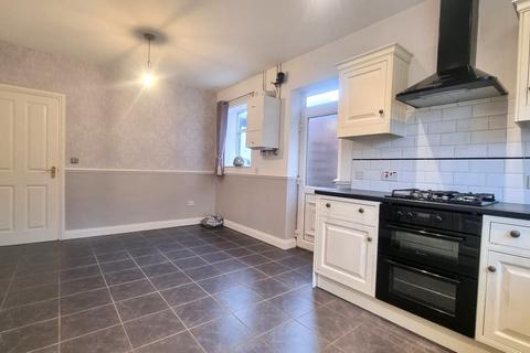 4 bedroom semi-detached house to rent, Bridle Road, Stourbridge