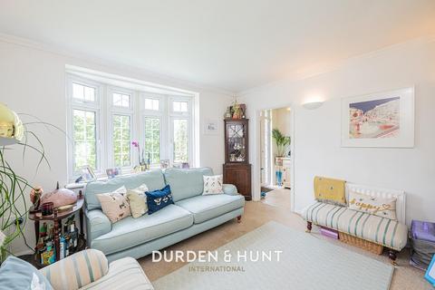 11 Bushfields, Loughton, IG10 3JT