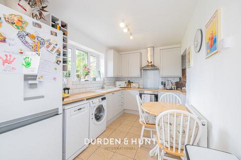 11 Bushfields, Loughton, IG10 3JT