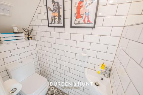 11 Bushfields, Loughton, IG10 3JT
