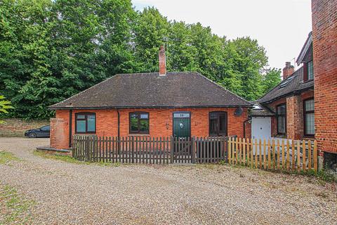 2 bedroom detached bungalow for sale, Cheveley Park, Newmarket CB8