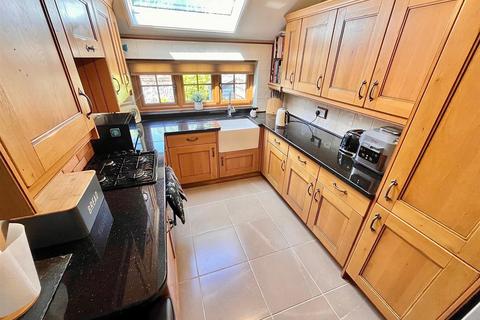 5 bedroom detached house for sale, Front Road, West Caister