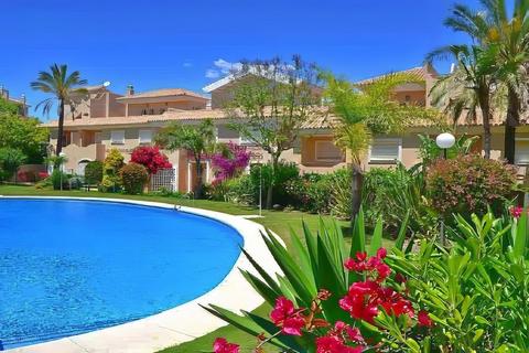 3 bedroom townhouse, La Duquesa, Malaga, Spain