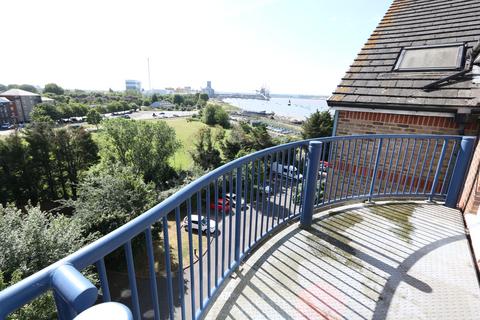2 bedroom flat for sale, Anchor Court, Grays
