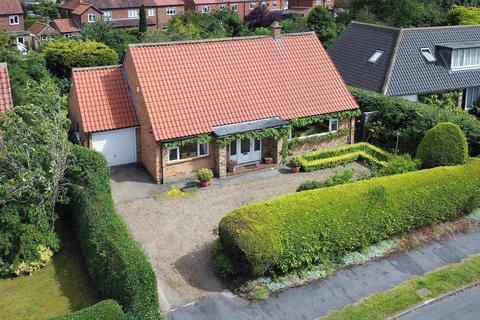 2 bedroom detached bungalow for sale, The Beeches, Pocklington, York, North Yorkshire, YO42 2HS