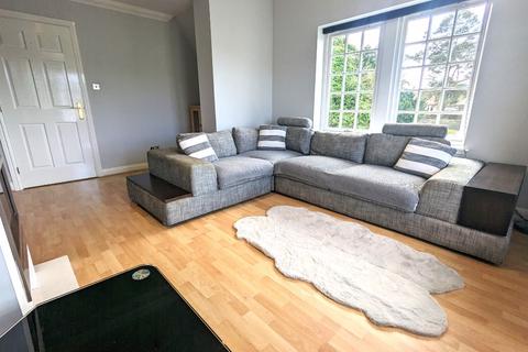 3 bedroom flat to rent, Mount Alvernia, Liberton, Edinburgh, EH16