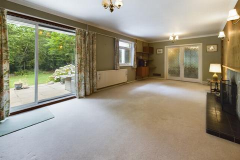 4 bedroom bungalow for sale, Handford Way, Plummers Plain, RH13