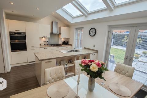 3 bedroom semi-detached house for sale, Thorne Crescent, Worsley, Manchester, Greater Manchester, M28 3YG