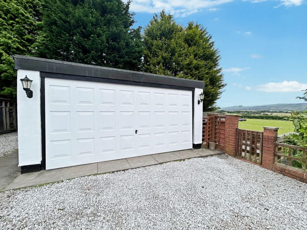 Detached Garage