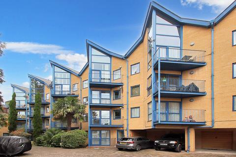3 bedroom flat for sale, St. James Court, Edison Road, Bromley