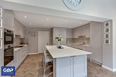 9 Foxglove Road, Rush Green, Romford, RM7 0YW