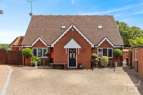 4 bedroom detached house for sale, The Orchards, Epping CM16