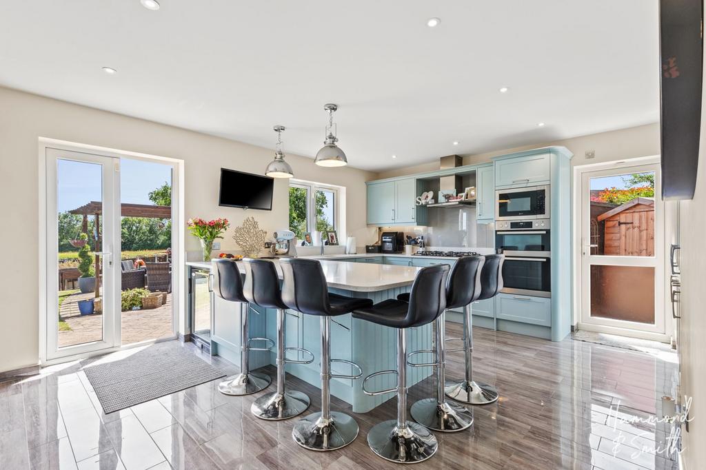 Kitchen/ Breakfast Room