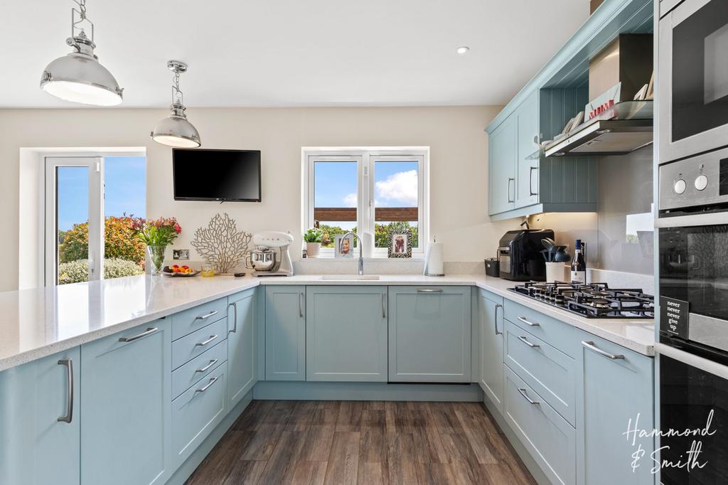 Kitchen/ Breakfast Room