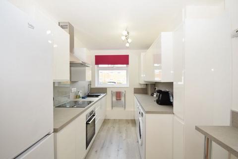 2 bedroom apartment to rent, Moss Lane, Pinner, HA5 3AP