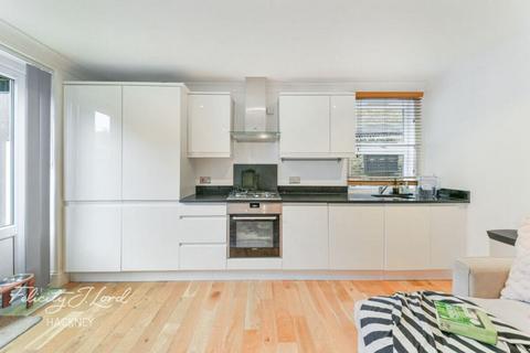 3 bedroom flat for sale, Mount Pleasant Lane, Clapton, E5