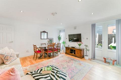 3 bedroom flat for sale, Mount Pleasant Lane, Clapton, E5