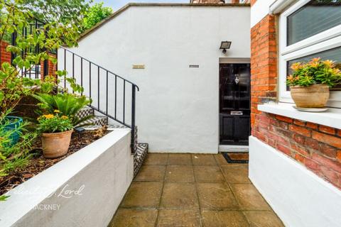 3 bedroom flat for sale, Mount Pleasant Lane, Clapton, E5