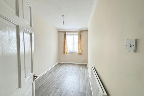 2 bedroom flat to rent, Eton Road, Ilford, Essex, IG1