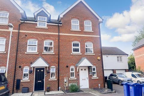 4 bedroom townhouse for sale, Clifford Crescent, Sittingbourne, Kent