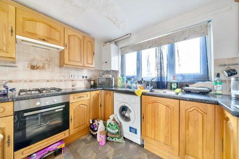 3 bedroom maisonette for sale, Acre Court, Andover, SP10