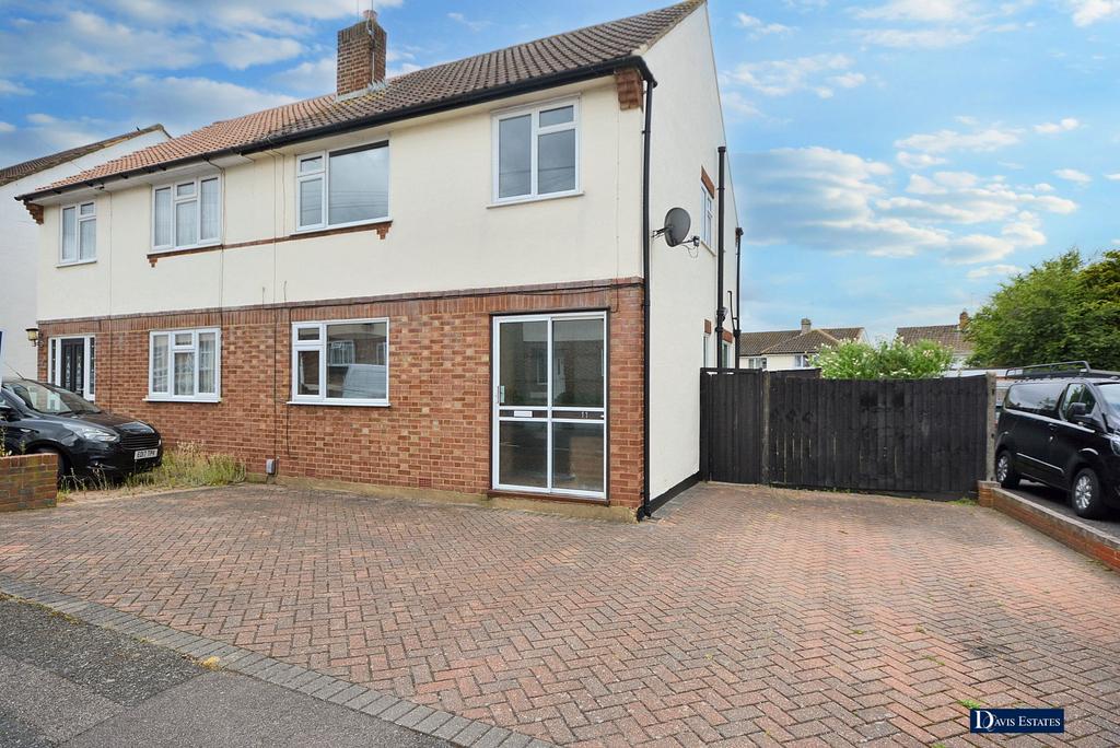 Wych Elm Close, Hornchurch 3 bed semidetached house for sale £475,000
