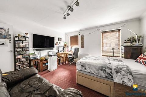 1 bedroom flat for sale, Kings Road, Surrey GU1