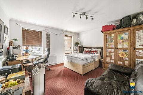 1 bedroom flat for sale, Kings Road, Surrey GU1