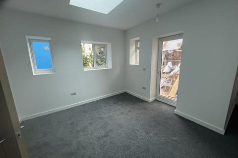 2 bedroom flat to rent, Queens Road, Hastings