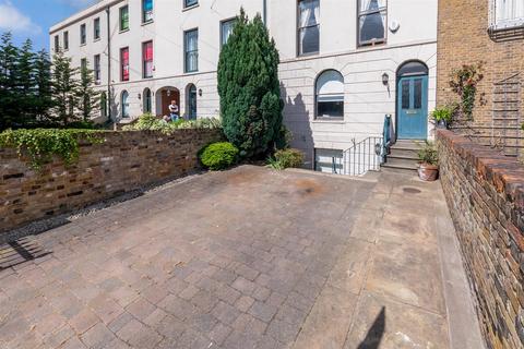 6 Milton Place, Gravesend, DA12 2BT