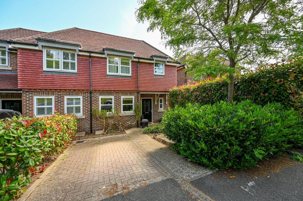 Robin Hood Road, St Johns, Woking, GU21 4 bed semidetached house for