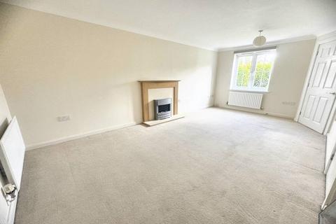 3 bedroom terraced house to rent, Roundhouse Crescent, Peacehaven, BN10 8GL