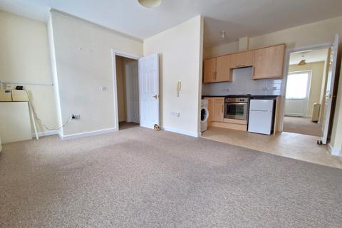 2 bedroom ground floor flat to rent, Stoke Road, Gosport, PO12