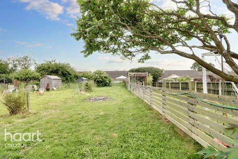 3 bedroom terraced house for sale, Grantham Road, Bracebridge Heath