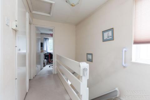6 Cavalier Way, East Grinstead, RH19 4SE