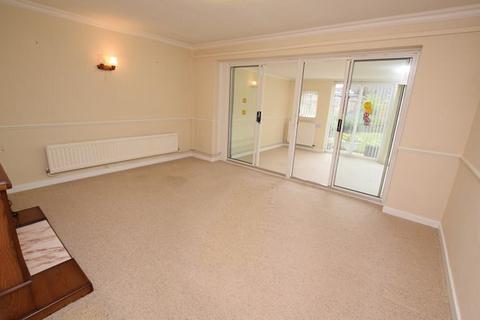 2 Maple Close, Market Drayton, TF9 1NT