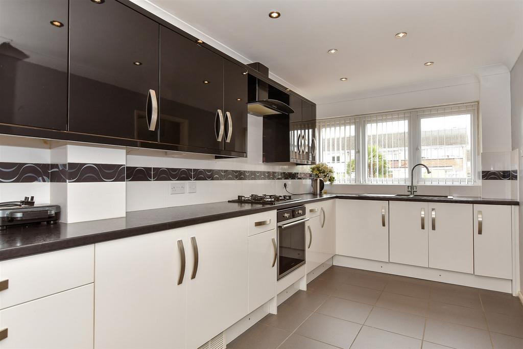 Kitchen/ Breakfast Room