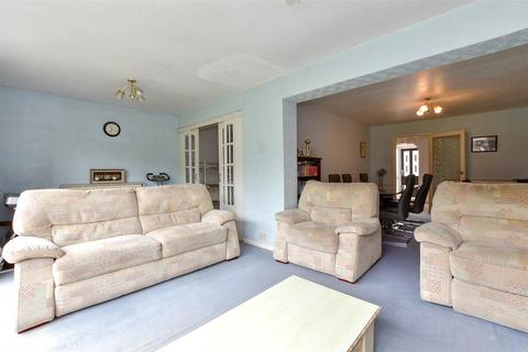 3 bedroom end of terrace house for sale, Tangmere Crescent, Hornchurch, Essex