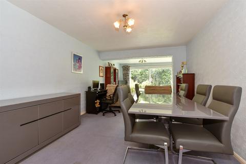 22 Tangmere Crescent, Hornchurch, RM12 5PL