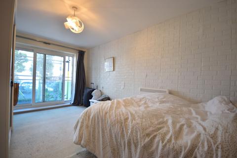 1 bedroom flat for sale, Station Approach, Epsom KT19