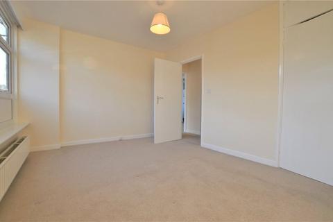 17 Cedar Mount, London, SE9 4RU