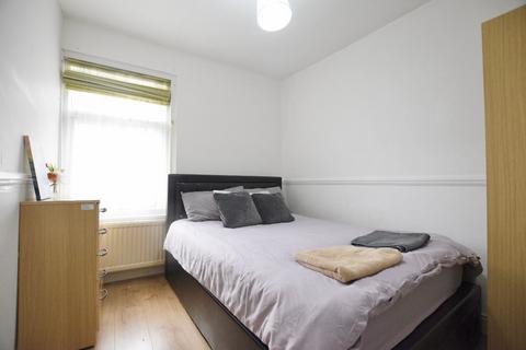 3 bedroom terraced house to rent, Hollybush Street, Plaistow, E13