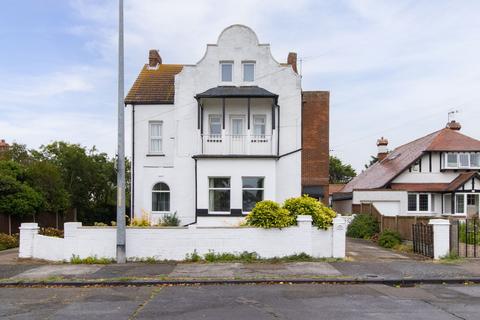 Herne Bay - 2 bedroom ground floor flat for sale