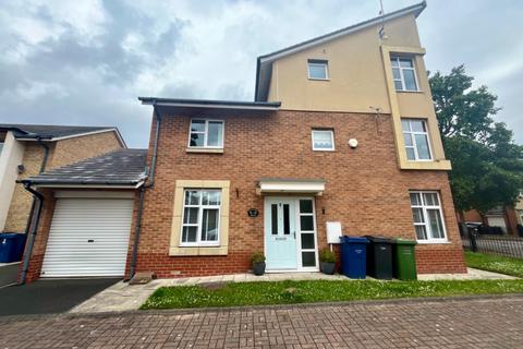 3 bedroom terraced house to rent, Snowberry Grove, South Shields