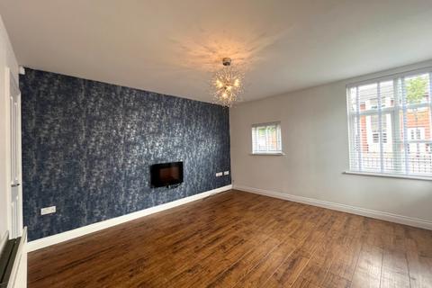 3 bedroom terraced house to rent, Snowberry Grove, South Shields