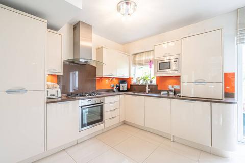 4 bedroom terraced house for sale, Chaucer Close, Arnos Grove, London, N11