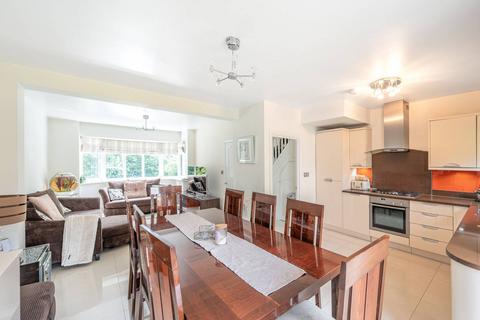 4 bedroom terraced house for sale, Chaucer Close, Arnos Grove, London, N11