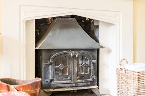 Robins Bunch Lane, Haslemere, GU27 1AJ
